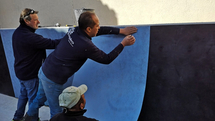 Instalación de mosaico en piscinas de prolipropileno