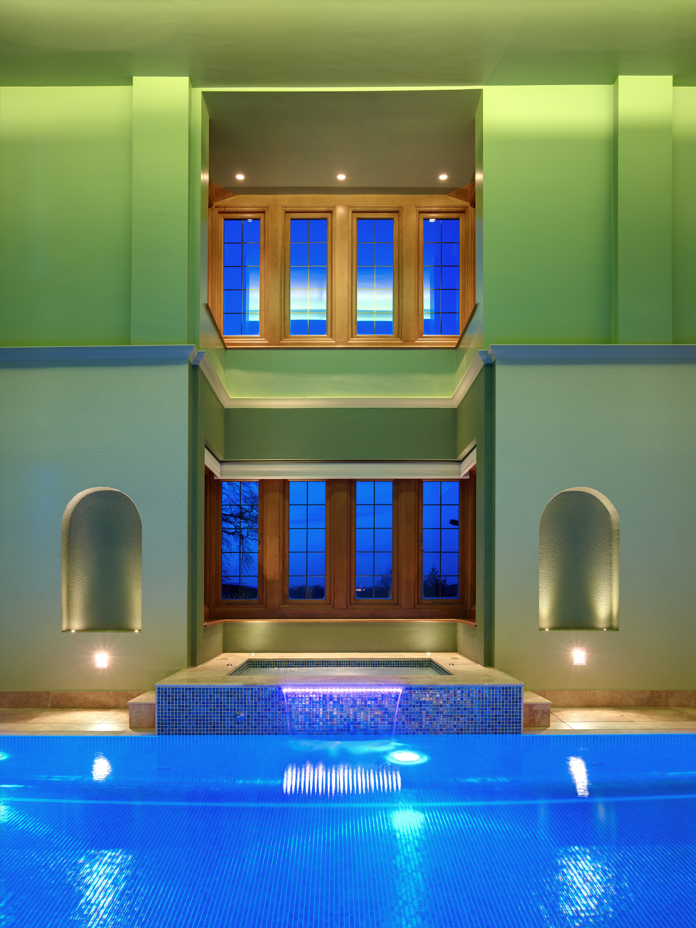 Piscinas de Gresite Azul Oscuro: Elegancia y Durabilidad