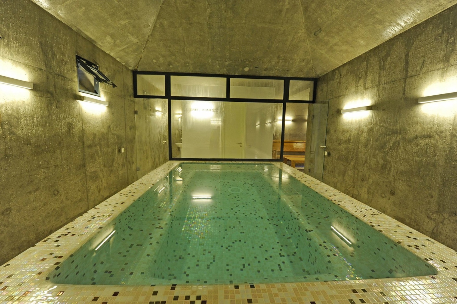 Lisi_Lake_Sulfur_Baths_Wellness_Ezarri