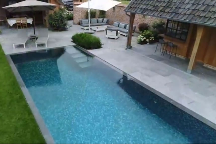 Ezarri grey mosaic tile in a pool in northern Belgium