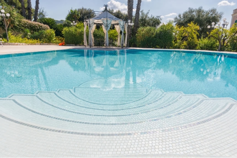 Gresite blanco Perla para piscina de Ezarri