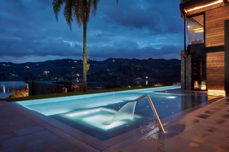 swimming-pool-Colombia