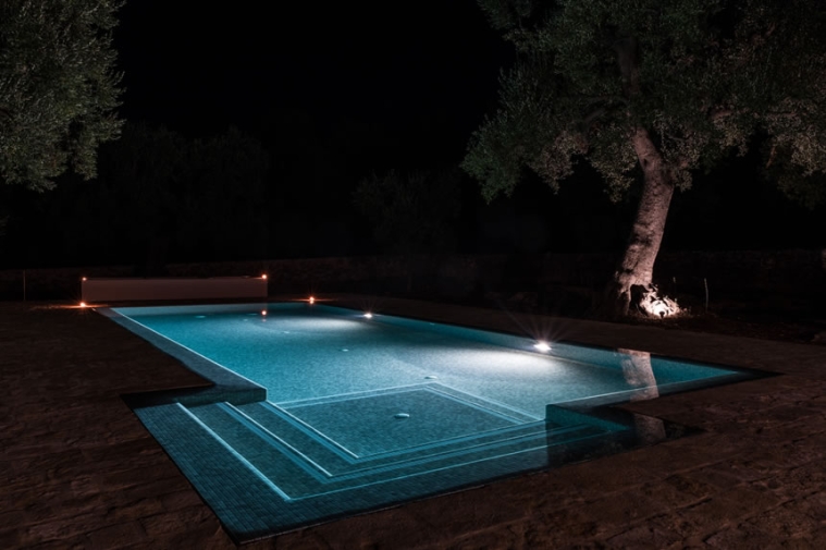 piscina privada con azulejos de piscina de Ezarri