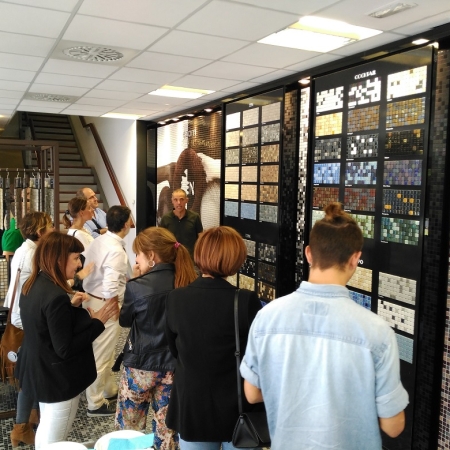 Showroom Ezarri, apertura y visita de diseñadores de interior de Bizkaia