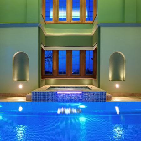 Piscinas de Gresite Azul Oscuro: Elegancia y Durabilidad